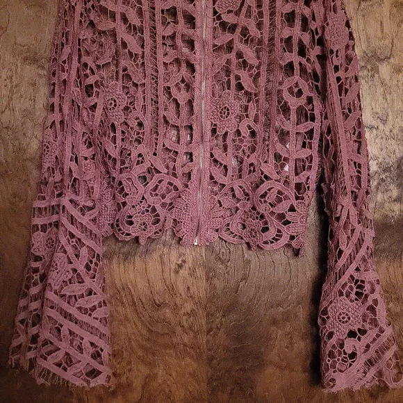 Unique Piece Feminine Boho Crochet Lace Bell Sleeve Top  M - Picture 4 of 7